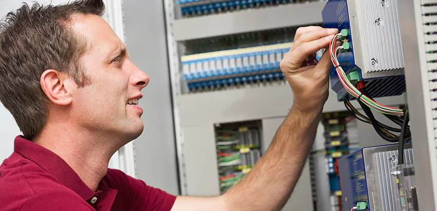 Offshore and Petroleum Facility Electrician in Opelika